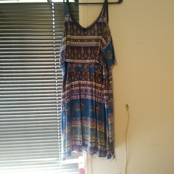 Cute patterned dress - Picture 1 of 3